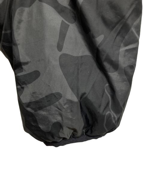Aape BY A BATHING APE（エーエイプ バイ アベイシングエイプ）AAPE BY A BATHING APE (エーエイプ バイ アベイシングエイプ) Moonface reversible camo down jacket/AAPE BY A BATHING APE ブラック サイズ:XLの古着・服飾アイテム