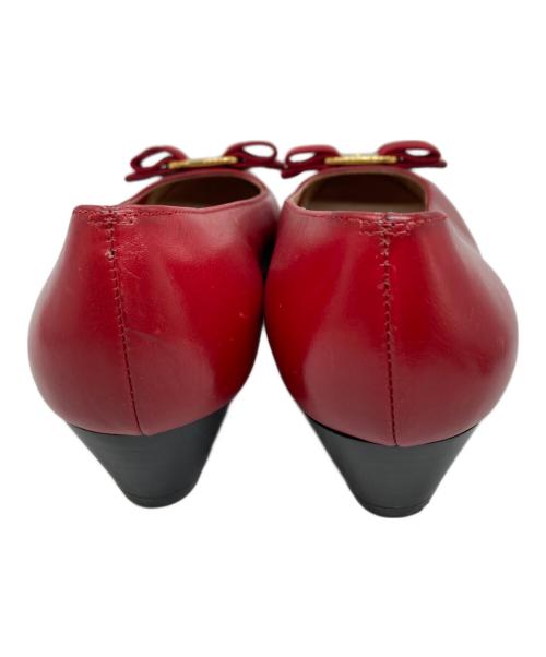 Salvatore Ferragamo（サルヴァトーレ フェラガモ）Salvatore Ferragamo (サルヴァトーレ フェラガモ) ヴァラリボンパンプス/	Salvatore Ferragamo レッド サイズ:7の古着・服飾アイテム