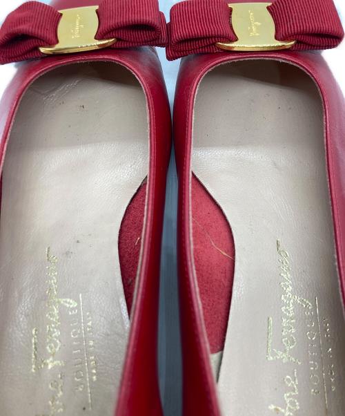 Salvatore Ferragamo（サルヴァトーレ フェラガモ）Salvatore Ferragamo (サルヴァトーレ フェラガモ) ヴァラリボンパンプス/	Salvatore Ferragamo レッド サイズ:7の古着・服飾アイテム