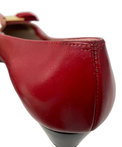 Salvatore Ferragamo（サルヴァトーレ フェラガモ）Salvatore Ferragamo (サルヴァトーレ フェラガモ) ヴァラリボンパンプス/	Salvatore Ferragamo レッド サイズ:7の古着・服飾アイテム