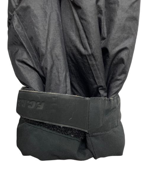 F.C.R.B.（エフシーレアルブリストル）F.C.R.B. (エフシーレアルブリストル) INSULATION HOODED JACKET/F.C.R.B. ブラック サイズ:XLの古着・服飾アイテム