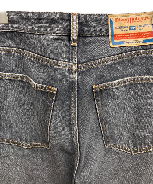 DIESEL（ディーゼル）DIESEL (ディーゼル) relaxed jeans d-riseデニムパンツ/DIESEL グレー・ブラック サイズ:26の古着・服飾アイテム