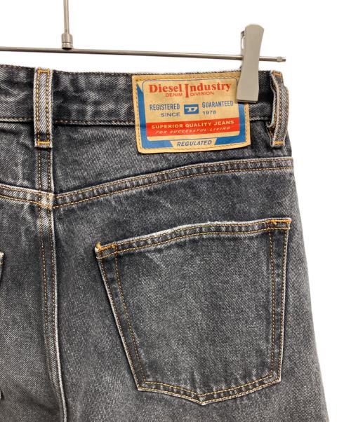 DIESEL（ディーゼル）DIESEL (ディーゼル) relaxed jeans d-riseデニムパンツ/DIESEL グレー・ブラック サイズ:26の古着・服飾アイテム