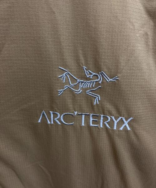 ARC'TERYX（アークテリクス）ARC'TERYX (アークテリクス) アトム ジャケット/ARC'TERYX カーキベージュ・ベージュ サイズ:S/Pの古着・服飾アイテム