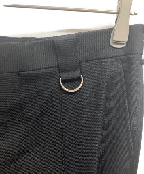 JOHN LAWRENCE SULLIVAN（ジョン ローレンス サリバン）JOHN LAWRENCE SULLIVAN (ジョン ローレンス サリバン) gabardine bondage trousers J/JOHN LAWRENCE SULLIVAN ブラック サイズ:44の古着・服飾アイテム