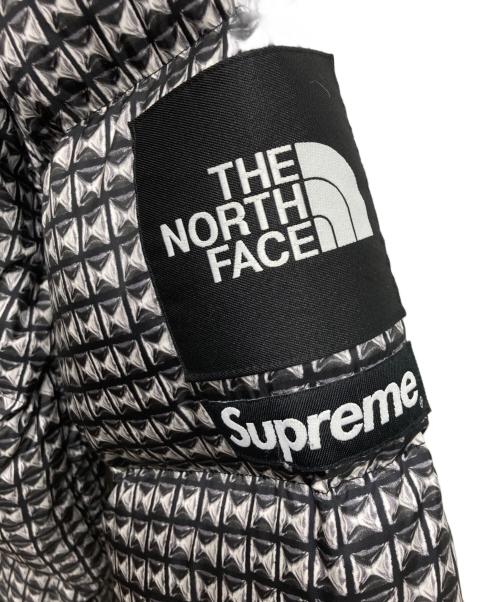 THE NORTH FACE（ザ ノース フェイス）THE NORTH FACE (ザ ノース フェイス) SUPREME (シュプリーム) スタッズ ヌプシ ジャケット/THE NORTH FACE/	Supreme シルバー・ブラック サイズ:Ｌの古着・服飾アイテム