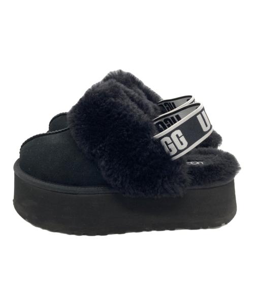 UGG（アグ）UGG (アグ) Funketteムートンサンダル/UGG ブラック サイズ:24の古着・服飾アイテム