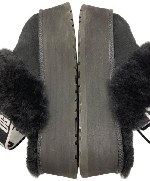 UGG（アグ）UGG (アグ) Funketteムートンサンダル/UGG ブラック サイズ:24の古着・服飾アイテム