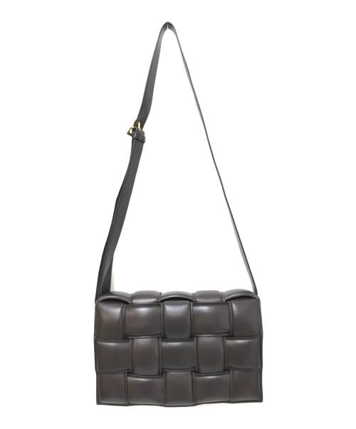 BOTTEGA VENETA（ボッテガベネタ）BOTTEGA VENETA (ボッテガベネタ) マキシイントレチャート パデットカセット レザーショルダーバッグ ダークブラウンの古着・服飾アイテム