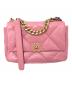 CHANEL（シャネル）の古着「シャネル19 ココマーク マトラッセ キルティング フラップ チェーンショルダーバッグ」｜ピンク