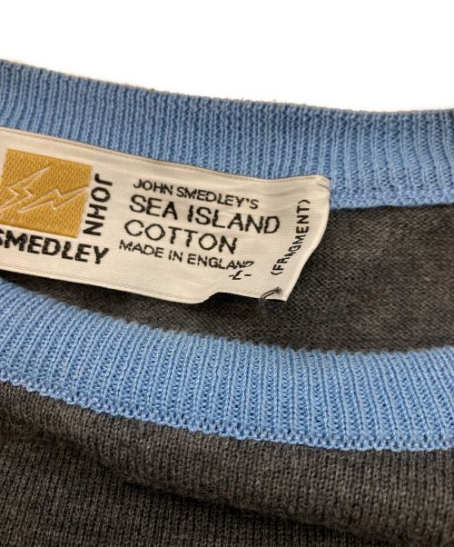 JOHN SMEDLEY（ジョンスメドレー）JOHN SMEDLEY (ジョンスメドレー) SEQUEL (シークエル) FRAGMENT DESIGN (フラグメントデザイン) コットンクルーネックニット グレー サイズ:Lの古着・服飾アイテム