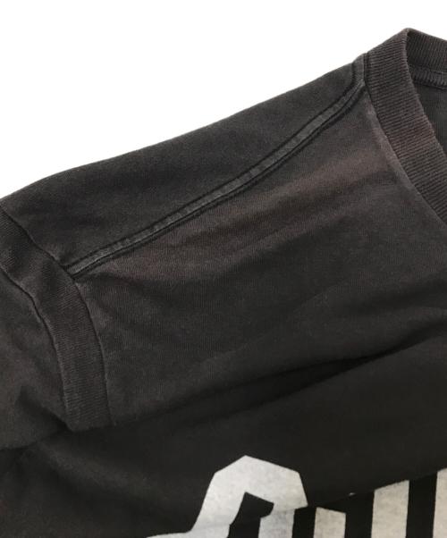 SEQUEL（シークエル）SEQUEL (シークエル) ロゴプリントカットソー チャコールグレー サイズ:Mの古着・服飾アイテム