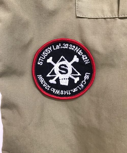 stussy（ステューシー）stussy (ステューシー) ワッペンミリタリーシャツ ベージュ サイズ:Lの古着・服飾アイテム