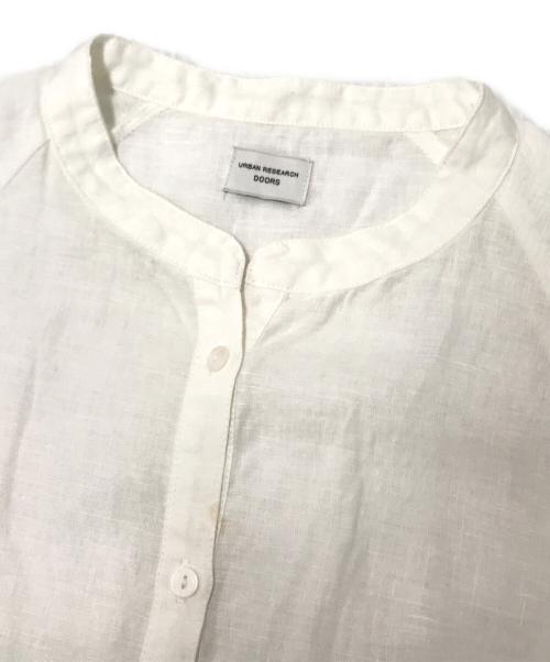 URBAN RESEARCH DOORS（アーバンリサーチドアーズ）URBAN RESEARCH DOORS (アーバンリサーチドアーズ) リネンタックボリュームスリーブブラウス ホワイト サイズ:Mの古着・服飾アイテム