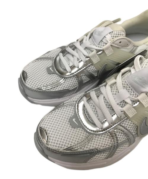 NIKE（ナイキ）NIKE (ナイキ) V2K RUN ホワイト×シルバー サイズ:23.0㎝の古着・服飾アイテム