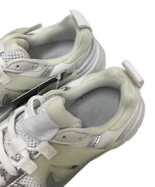 NIKE（ナイキ）NIKE (ナイキ) V2K RUN ホワイト×シルバー サイズ:23.0㎝の古着・服飾アイテム