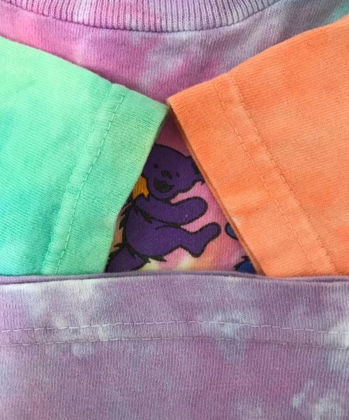 LIQUID BLUE（リキッドブルー）LIQUID BLUE (リキッドブルー) グレイトフルテッドプリントTシャツ マルチカラー サイズ:Mの古着・服飾アイテム