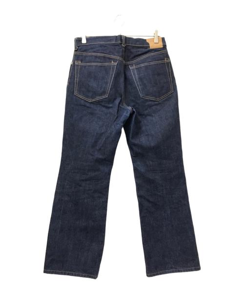 MARKAWARE（マーカウェア）MARKAWARE (マーカウェア) CENTER PRESS STRAIGHT FIT PANTS インディゴ サイズ:２の古着・服飾アイテム