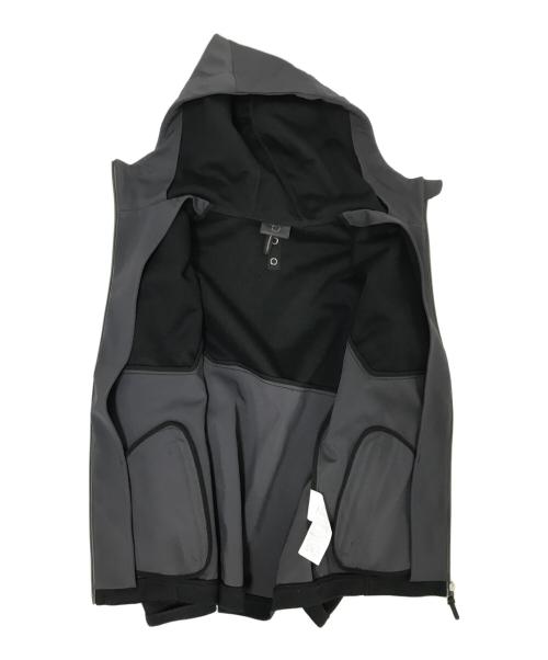 Cavalleria Toscana（カヴァレリア トスカーナ）Cavalleria Toscana (カヴァレリア トスカーナ) ジップアップフードジャケット ブラック サイズ:Mの古着・服飾アイテム