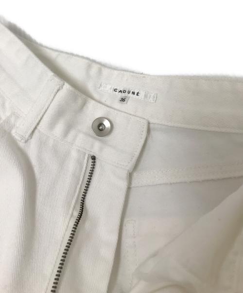 CADUNE（カデュネ）CADUNE (カデュネ) カーヴィーデニム ホワイト サイズ:36の古着・服飾アイテム