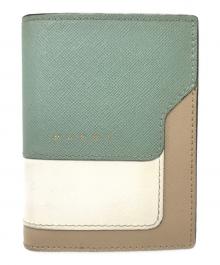 MARNI（マルニ）の古着「サフィアーノレザー製二つ折りウォレット」｜グリーン×ベージュ