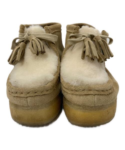 CLARKS ORIGINALS（クラークス オリジナルズ）CLARKS ORIGINALS (クラークス オリジナルズ) ワラビームートンブーツ ベージュ サイズ:22.5㎝の古着・服飾アイテム