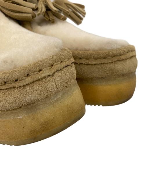 CLARKS ORIGINALS（クラークス オリジナルズ）CLARKS ORIGINALS (クラークス オリジナルズ) ワラビームートンブーツ ベージュ サイズ:22.5㎝の古着・服飾アイテム