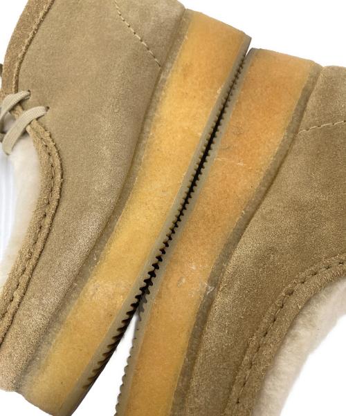 CLARKS ORIGINALS（クラークス オリジナルズ）CLARKS ORIGINALS (クラークス オリジナルズ) ワラビームートンブーツ ベージュ サイズ:22.5㎝の古着・服飾アイテム