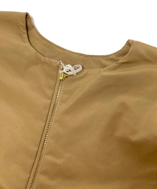 SHIPS（シップス）SHIPS (シップス) ペプラム バルーン 中綿 ブルゾン ベージュ サイズ:38 未使用品の古着・服飾アイテム