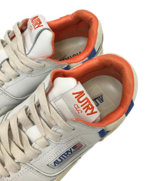 AUTRY（オートリ―）AUTRY (オートリ―) サイドロゴローカットスニーカー ホワイト×ブルー サイズ:37の古着・服飾アイテム
