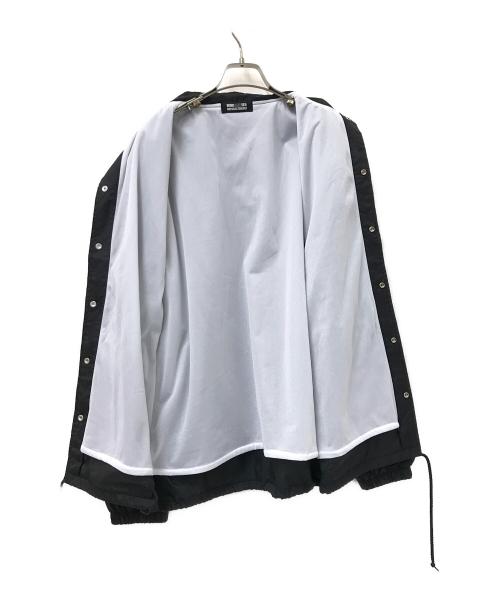 GOD SELECTION XXX（ゴッド セレクション トリプルエックス）GOD SELECTION XXX (ゴッドセレクショントリプルエックス) WIND AND SEA (ウィンダンシー) コーチジャケット ブラック サイズ:Mの古着・服飾アイテム