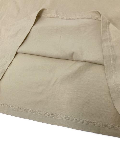 FRED PERRY（フレッドペリー）FRED PERRY (フレッドペリー) エンブロイダリーロゴTシャツ ベージュ サイズ:Mの古着・服飾アイテム