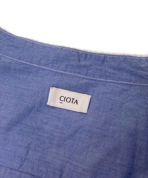 CIOTA（シオタ）CIOTA (シオタ) スビンコットンタイプライターバンドカラーシャツ ブルー サイズ:5の古着・服飾アイテム