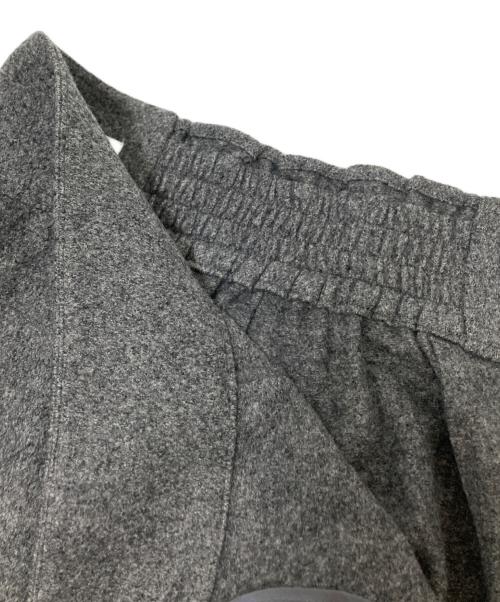 BORDERS at BALCONY（ボーダーズアットバルコニー）BORDERS at BALCONY (ボーダーズアットバルコニー) パネルボーダー テーパードウールパンツ グレー サイズ:36の古着・服飾アイテム