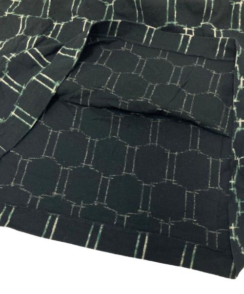 YOHJI YAMAMOTO（ヨウジヤマモト）YOHJI YAMAMOTO (ヨウジヤマモト) 総柄 VネックTシャツ ブラック サイズ:3の古着・服飾アイテム