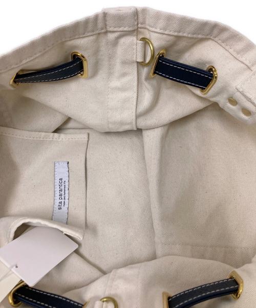 SITA PARANTICA（シータパランティカ）SITA PARANTICA (シータパランティカ) COTTON CANVAS TOTE M ホワイト×ネイビー サイズ:下記参照 未使用品の古着・服飾アイテム