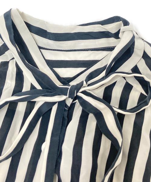 TOMORROW LAND collection（トゥモローランドコレクション）TOMORROW LAND collection (トゥモローランドコレクション) ワイドストライプ ボウタイブラウス ホワイト×ブラック サイズ:36の古着・服飾アイテム