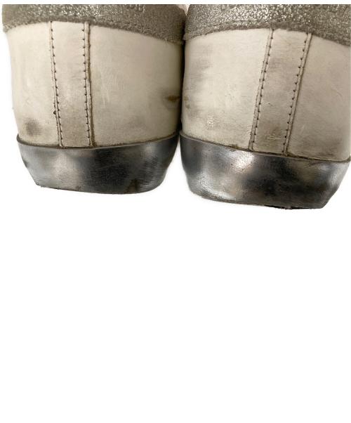 GOLDEN GOOSE（ゴールデングース）GOLDEN GOOSE (ゴールデングース) ヴィンテージ加工レザースニーカー ホワイト×シルバー サイズ:43の古着・服飾アイテム