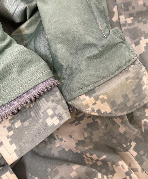 ECWCS（エクワックス）ECWCS (エクワックス) UNIVERSAL CAMO GORE-TEX PARKA オリーブ×ベージュ サイズ:MEDIUM REGULARの古着・服飾アイテム