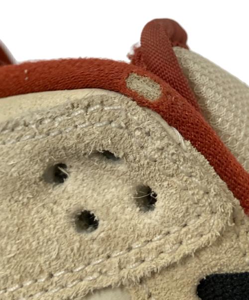 NIKE（ナイキ）NIKE (ナイキ) ローカットスニーカー レッド×ベージュ サイズ:26.5㎝の古着・服飾アイテム