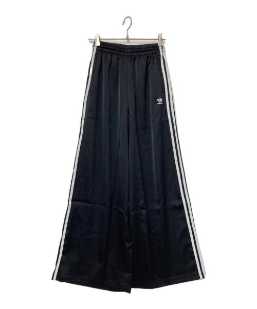 adidas（アディダス）adidas (アディダス) サテン ワイドレッグ トラックパンツ ブラック サイズ:M 未使用品の古着・服飾アイテム