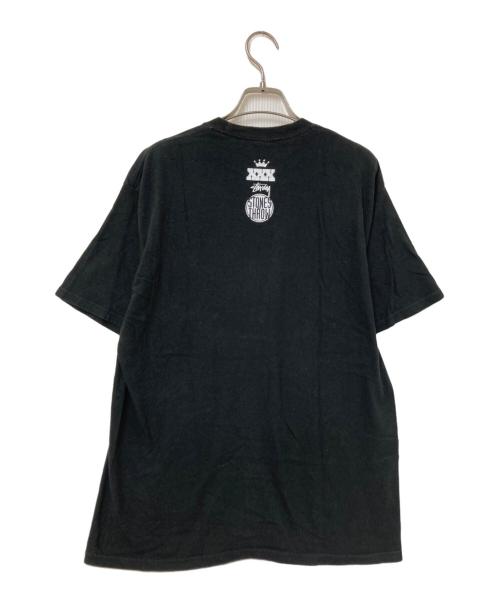 stussy（ステューシー）stussy (ステューシー) STONE THROW 00‘SデザインプリントTシャツ ブラック サイズ:Mの古着・服飾アイテム