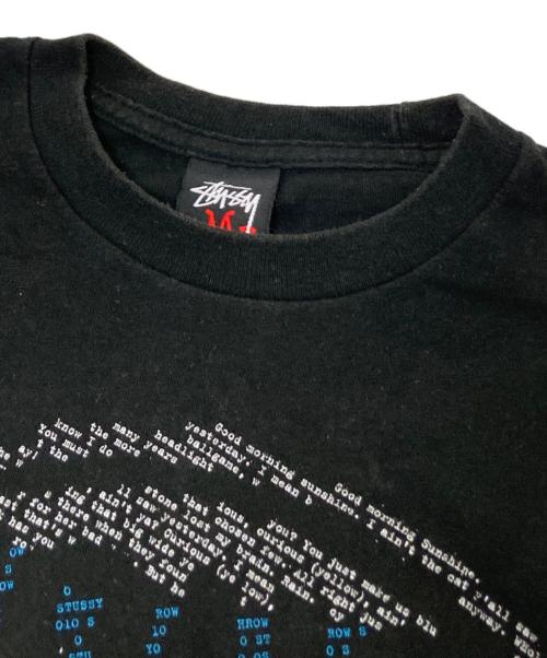 stussy（ステューシー）stussy (ステューシー) STONE THROW 00‘SデザインプリントTシャツ ブラック サイズ:Mの古着・服飾アイテム