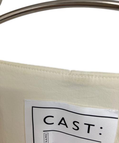 CAST:（キャスト）CAST: (キャストコロン) レイヤードディティールショートブルゾン アイボリー サイズ:Mの古着・服飾アイテム