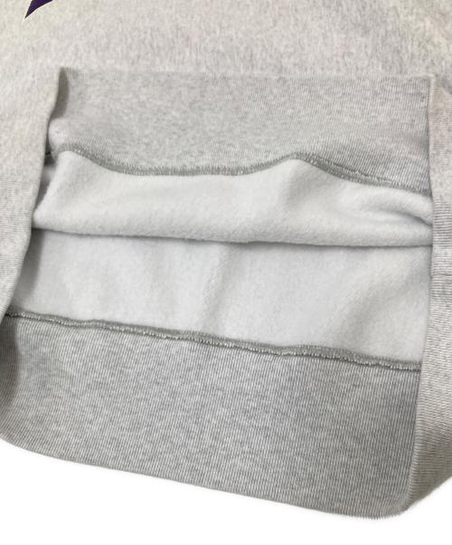 JOURNAL STANDARD relume（ジャーナルスタンダード レリューム）JOURNAL STANDARD relume (ジャーナルスタンダード レリューム) HEAR MY NAME (ヒアマイネーム) 別注プリント ロゴスウェット グレー サイズ:Mの古着・服飾アイテム