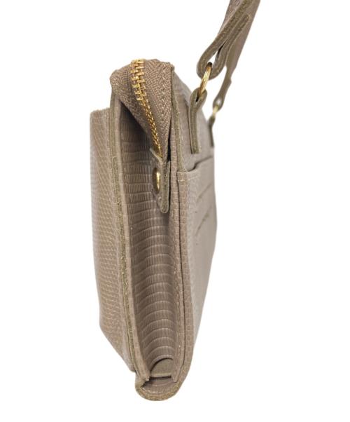 VIOLAd'ORO（ヴィオラドーロ）VIOLAd'ORO (ヴィオラドーロ) リザード型押しレザー 横型スマートフォンポシェット ベージュ サイズ:下記参照の古着・服飾アイテム