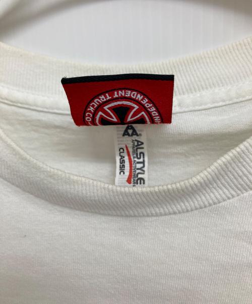 INDEPENDENT（インディペンデント）INDEPENDENT (インディペンデント) THRASHER (スラッシャー) プリントTシャツ ホワイト×ブラック サイズ:Mの古着・服飾アイテム