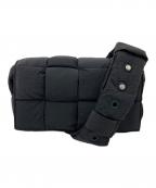 BOTTEGA VENETAボッテガベネタ）の古着「パデッドテックカセットスモールボディバッグ」｜ブラック