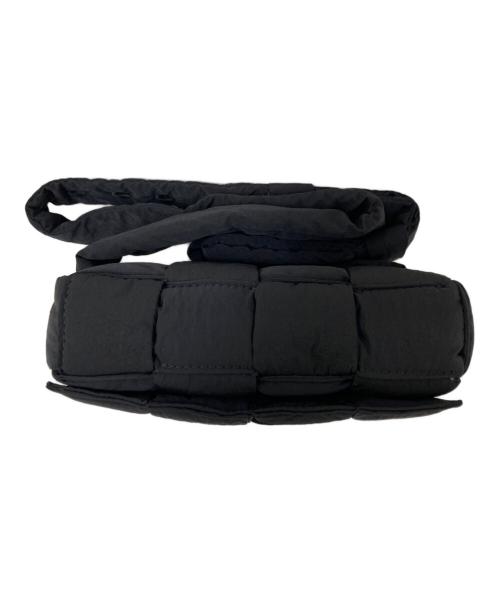 BOTTEGA VENETA（ボッテガベネタ）BOTTEGA VENETA (ボッテガベネタ) パデッドテックカセットスモールボディバッグ ブラック サイズ:下記参照の古着・服飾アイテム