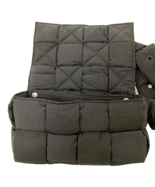 BOTTEGA VENETA（ボッテガベネタ）BOTTEGA VENETA (ボッテガベネタ) パデッドテックカセットスモールボディバッグ ブラック サイズ:下記参照の古着・服飾アイテム